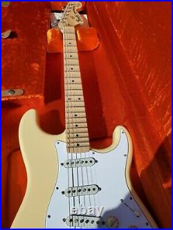 Fender 107112841 Artist Series Yngwie Malmsteen Scalloped Maple Fretboard
