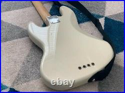 Fender Mark Hoppus Artist Series Signature Jazz Bass White Blonde Transparent