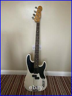Fender Precision Bass Mike Dirnt Signature White'51 P-bass