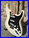 Fender_Stratocaster_Artist_Series_Billy_Corgan_Signature_2010_Olympic_White_01_am