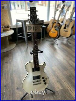 Ibanez Art 120 Electric Guitar (White) In Good Condition