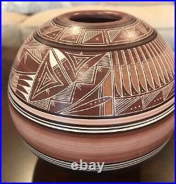 Native American Navajo etched White Wolf Pot Pottery by Bob Lansing -Rare Shape